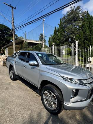 MITSUBISHI L200 TRITON 2.4 16V TURBO DIESEL SPORT HPE CD 4P 4X4 AUTOMÁTICO MITSUBISHI L200 TRITON 2.4 16V TURBO DIESEL SPORT HPE CD 4P 4X4 AUTOMÁTICO